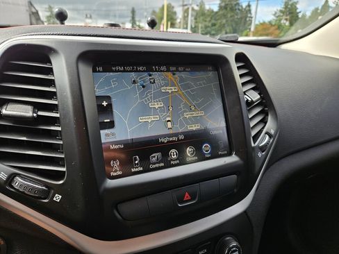 Used 2015 Jeep Cherokee Trailhawk w/ Comfort/Convenience Group AWD/4WD image 31