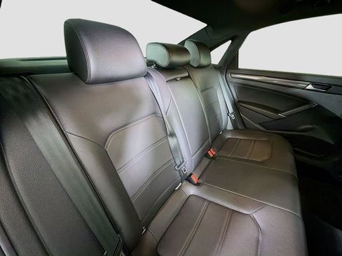 Used 2022 Volkswagen Passat 2.0T R-Line image 31