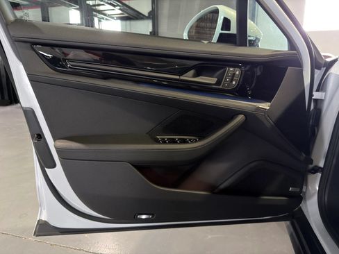 Used 2024 Porsche Panamera image 59