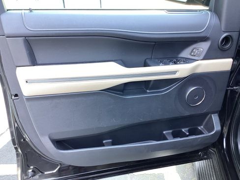 Used 2024 Ford Expedition Max XLT image 24