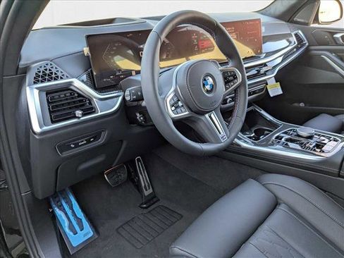 Used 2025 BMW X7 M60i w/ Climate Comfort Package image 3