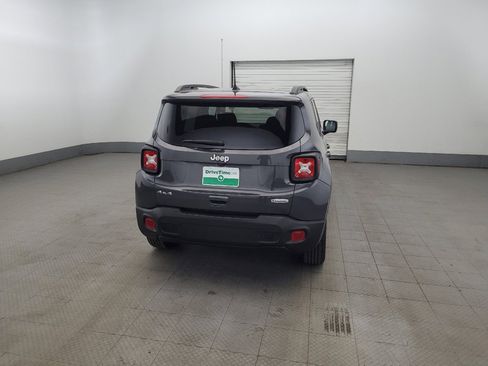 Used 2022 Jeep Renegade Latitude AWD/4WD image 7