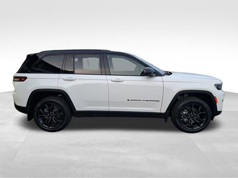 New 2025 Jeep Grand Cherokee Limited w/ Trailer Tow Package AWD/4WD image 7