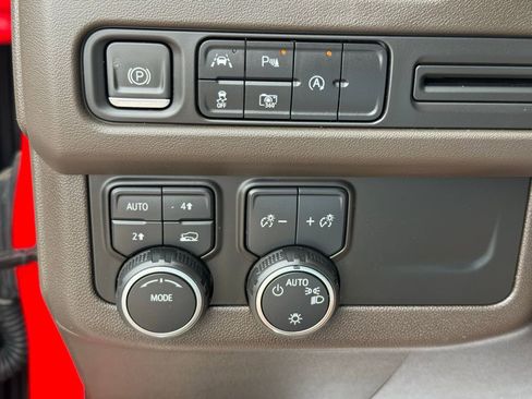 Used 2023 Chevrolet Tahoe LT w/ LT Signature Plus Package AWD/4WD image 32