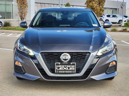 Used 2021 Nissan Altima 2.5 SV w/ SV Premium Package image 2