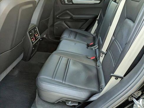 Used 2023 Porsche Cayenne Platinum Edition image 20