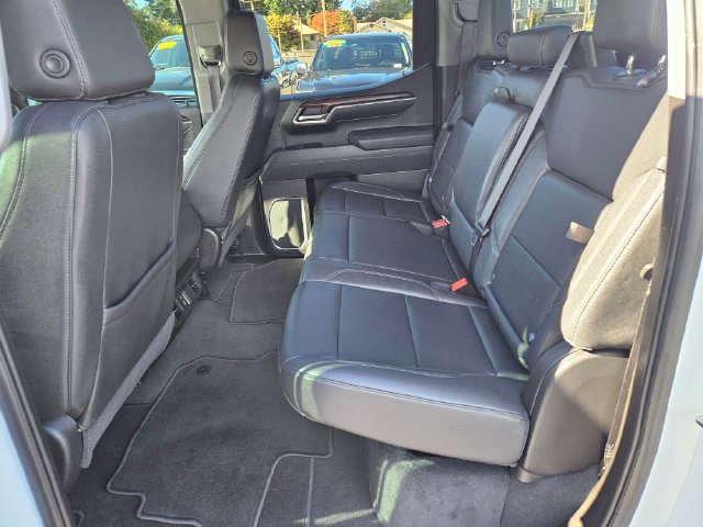 Used 2025 GMC Sierra 1500 SLT AWD/4WD image 16