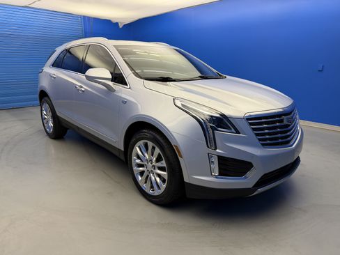 Used 2017 Cadillac XT5 Platinum AWD/4WD image 2