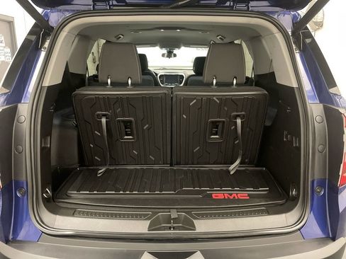Used 2023 GMC Acadia SLE w/ Driver Convenience Package FWD image 18