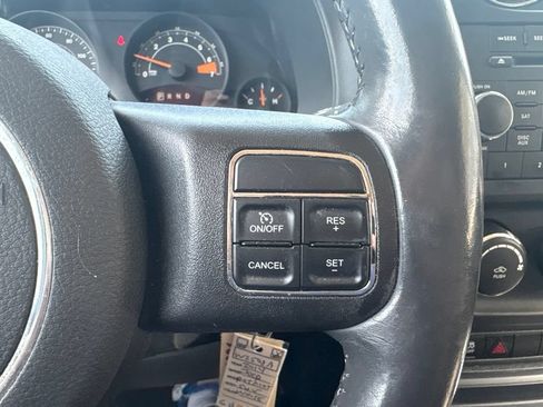 Used 2014 Jeep Patriot Latitude AWD/4WD image 14