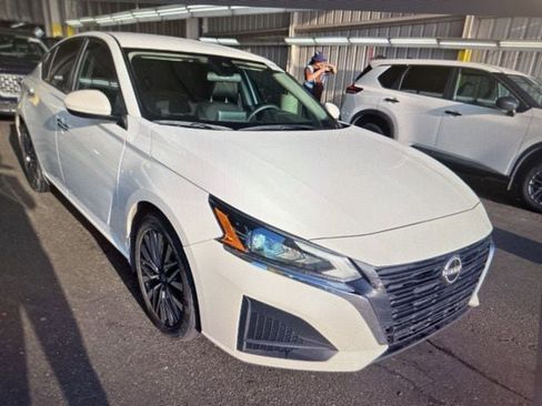 Used 2023 Nissan Altima 2.5 SV image 12