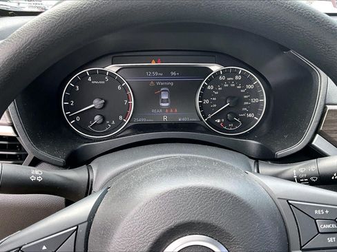 Used 2025 Nissan Altima 2.5 SV FWD image 17