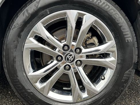 Certified 2023 Toyota Sienna XSE image 29