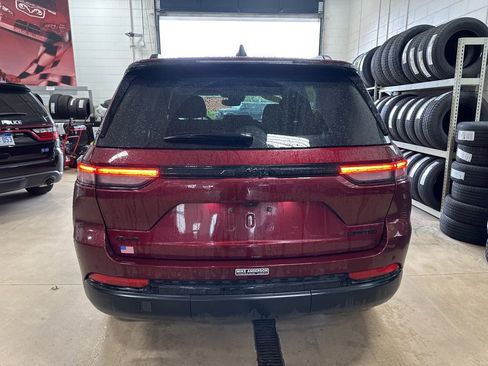 Used 2023 Jeep Grand Cherokee Limited w/ Black Appearance Package AWD/4WD image 8