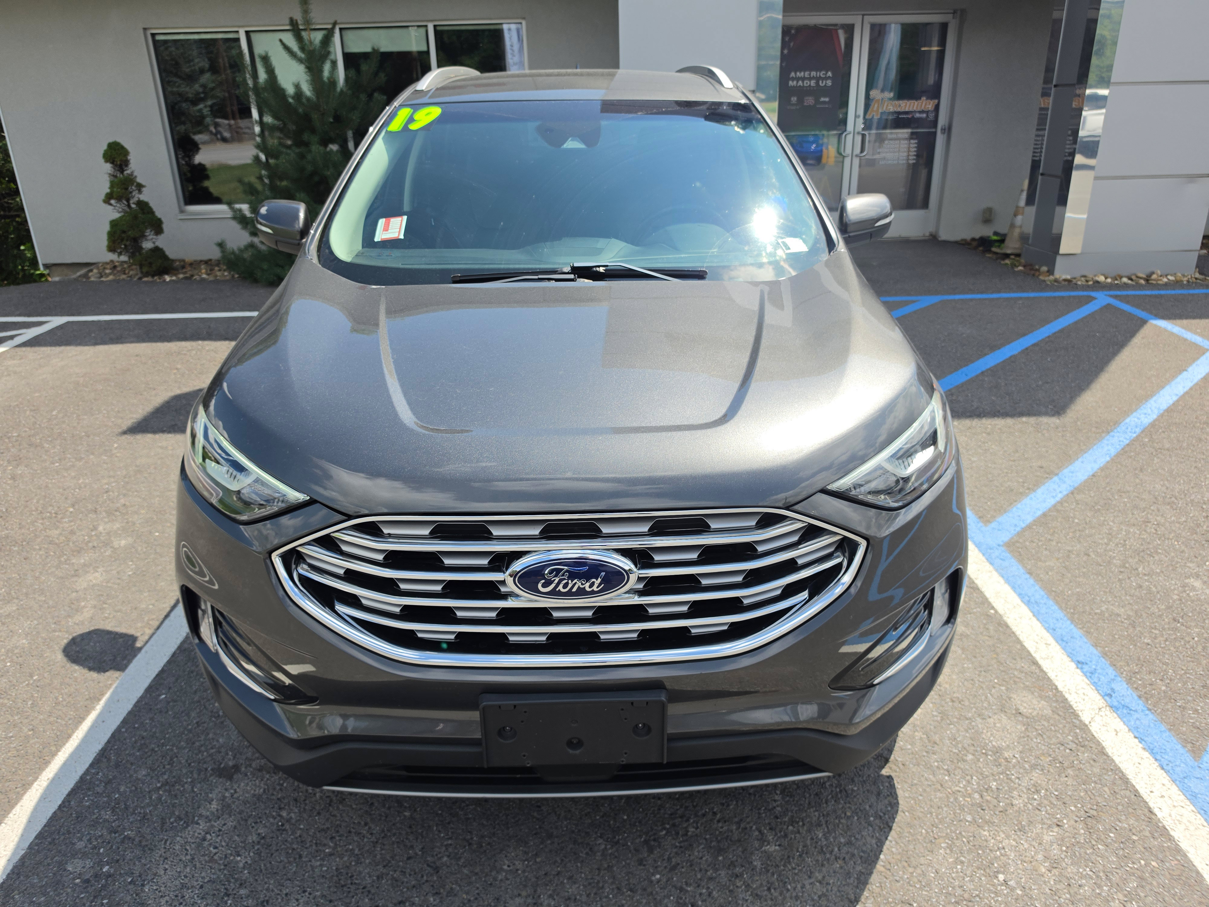 Used 2019 Ford Edge Titanium w/ Cold Weather Package AWD/4WD image 9