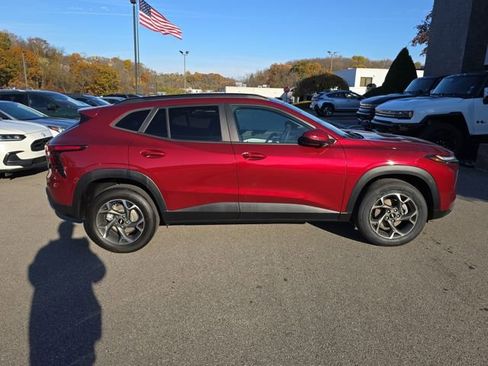 Used 2024 Chevrolet Trax LT w/ Driver Confidence Package image 7