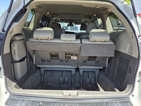 Used 2020 Toyota Sienna XLE w/ XLE Navigation Package image 20