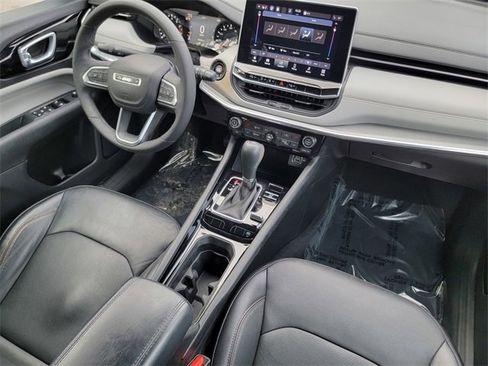 Certified 2023 Jeep Compass Limited image 39