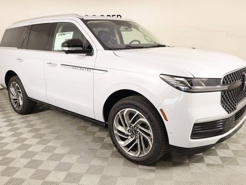 New 2025 Lincoln Navigator Reserve AWD/4WD image 1
