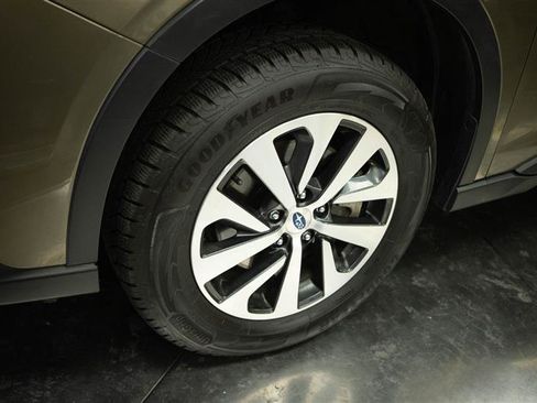 Used 2022 Subaru Outback Premium image 4