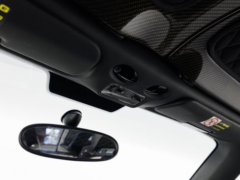 Used 2004 Porsche Carrera GT RWD image 28
