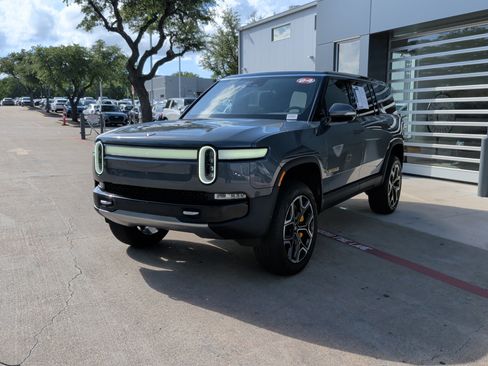 Used 2024 Rivian R1S Adventure AWD/4WD image 5