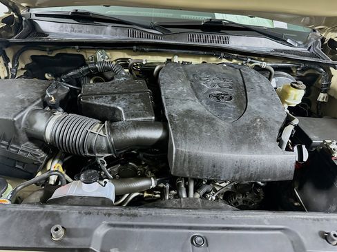 Used 2018 Toyota Tacoma TRD Sport w/ Technology Package image 30