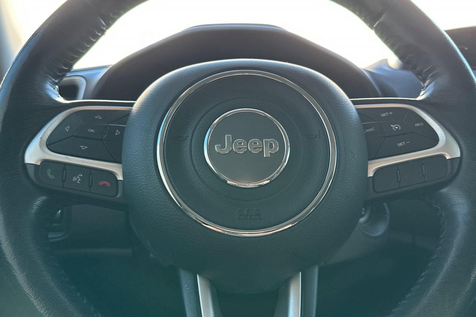 Used 2018 Jeep Renegade Latitude FWD image 34