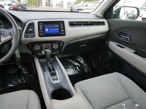 Used 2019 Honda HR-V LX image 14