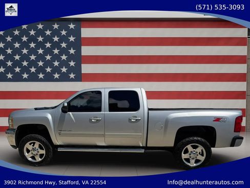 Used 2014 Chevrolet Silverado 2500 LTZ w/ LTZ Plus Package AWD/4WD image 9