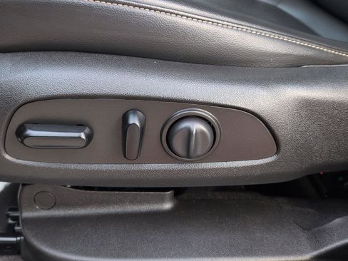 Used 2023 GMC Acadia SLT image 23