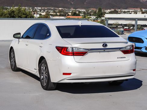Used 2018 Lexus ES 300h w/ Navigation Package FWD image 4