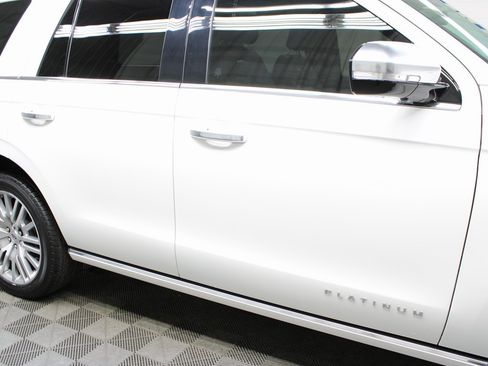 Used 2024 Ford Expedition Platinum image 38