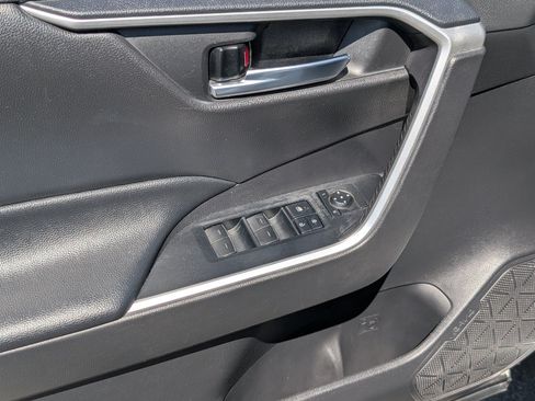 Used 2022 Toyota RAV4 XLE w/ Convenience Package FWD image 15