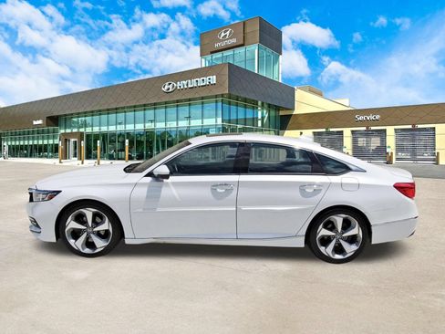 Used 2018 Honda Accord Touring image 9