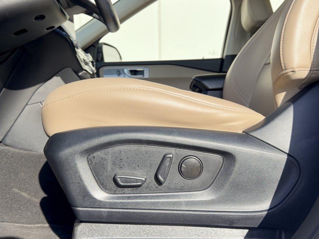 Used 2021 Ford Explorer Limited w/ Equipment Group 301A RWD image 16