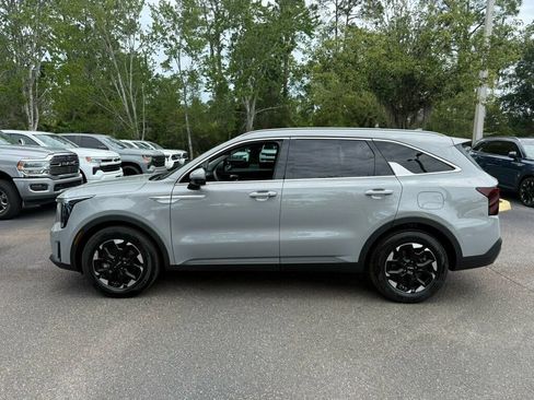 Used 2026 Kia Sorento S FWD image 2