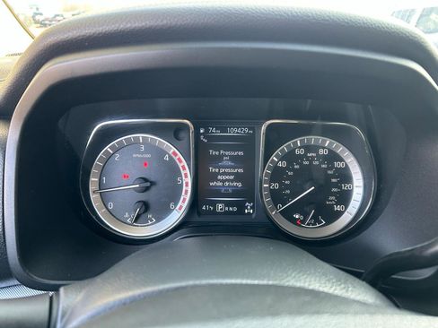 Used 2016 Nissan Titan PRO-4X w/ Pro-4x Convenience Package image 21