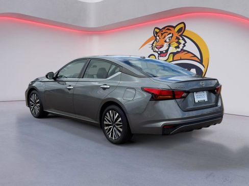 Used 2023 Nissan Altima 2.5 SV image 7