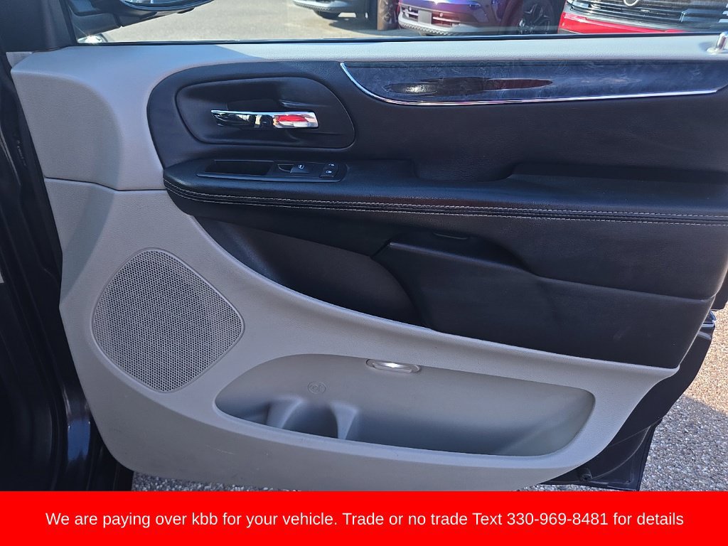 Used 2013 Chrysler Town & Country Touring FWD image 20