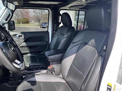Used 2021 Jeep Wrangler Unlimited Sahara AWD/4WD image 4
