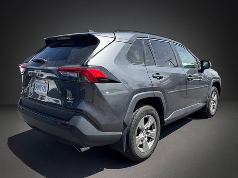 Used 2022 Toyota RAV4 XLE w/ Convenience Package image 4