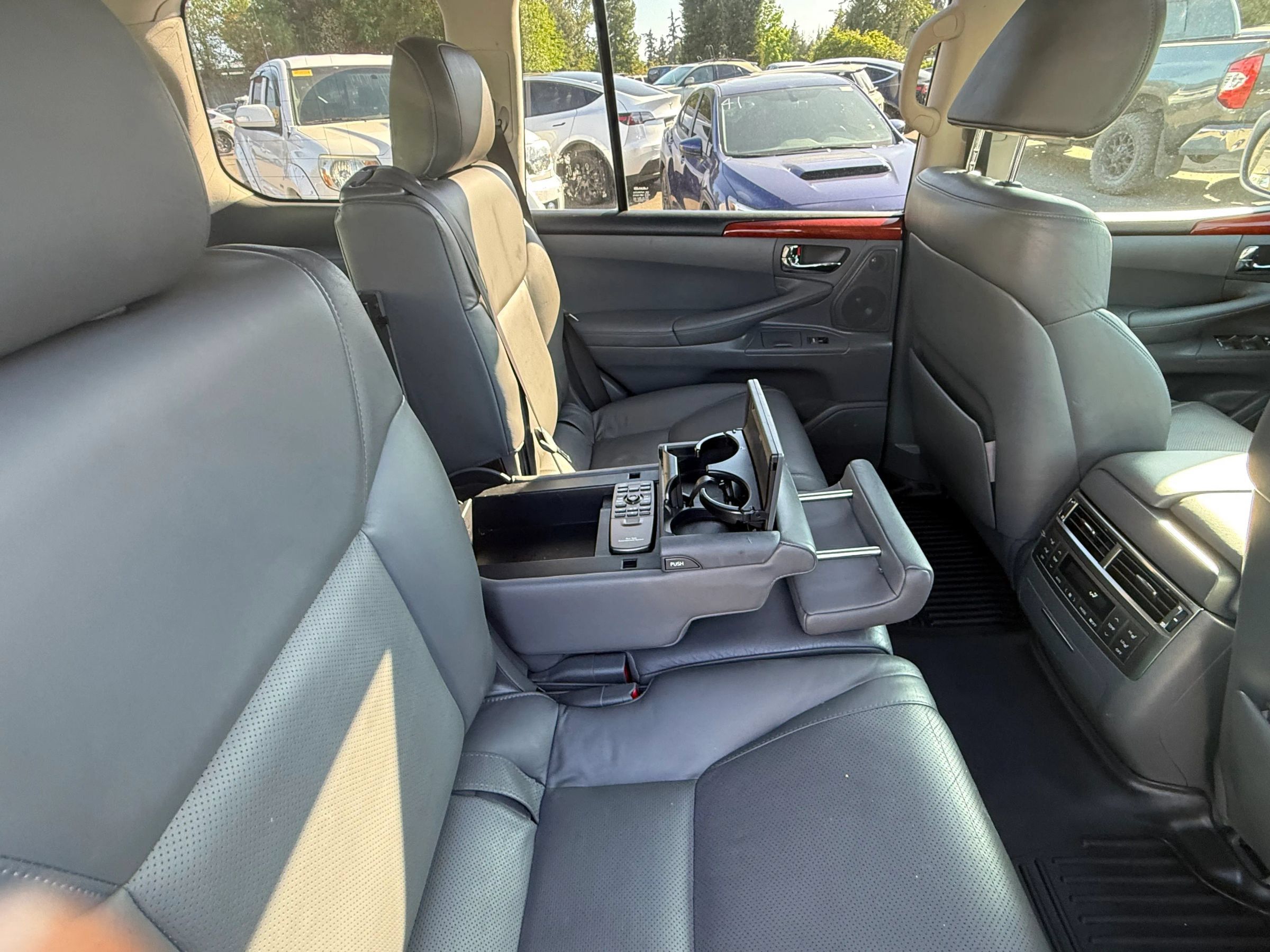 Used 2009 Lexus LX 570 4WD image 34