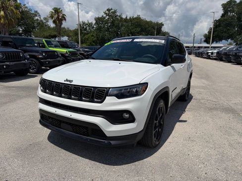 Certified 2024 Jeep Compass Latitude w/ Convenience Group AWD/4WD image 2