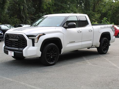 Used 2022 Toyota Tundra SR5 w/ SR5 Premium Package AWD/4WD image 4