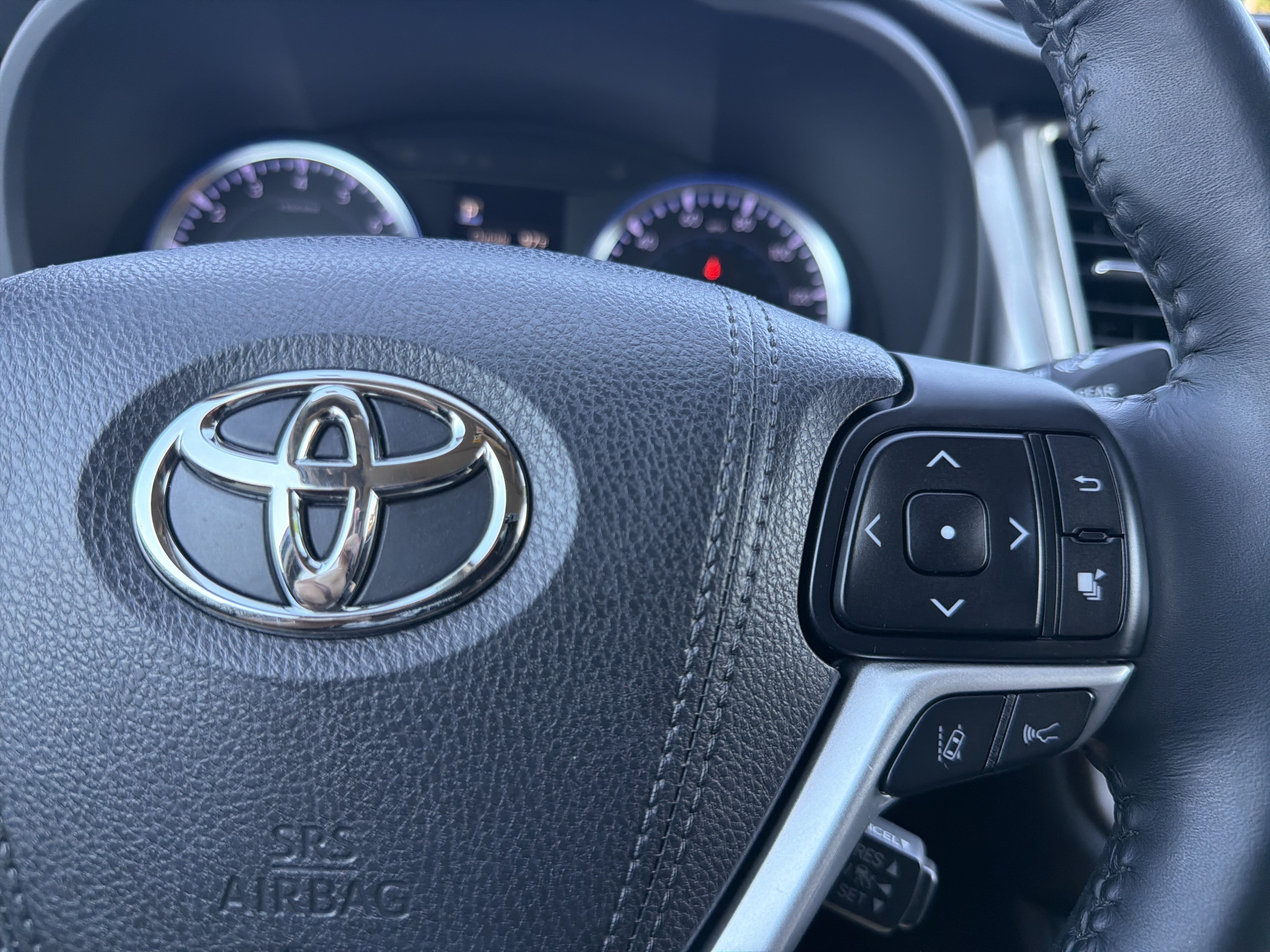 Used 2018 Toyota Highlander XLE FWD image 8