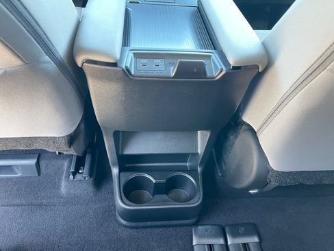 Used 2025 Toyota Sienna LE FWD image 17