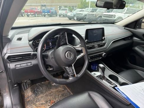 Used 2020 Nissan Altima 2.5 SR FWD image 2