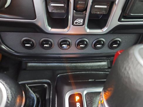 Used 2020 Jeep Gladiator Sport w/ Quick Order Package 24S AWD/4WD image 39