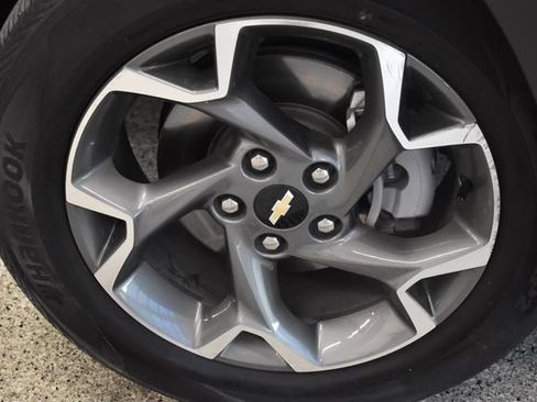 Used 2025 Chevrolet Trax LT FWD image 29